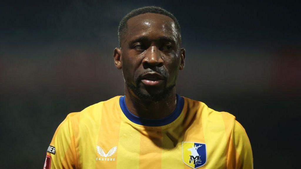 بازگشت لوکاس اکینز به منسفیلد پس از آزادی از زندان